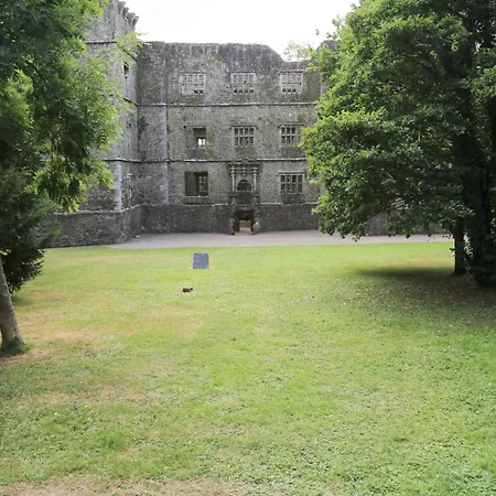 Iec Campus For Groups Villa Kanturk